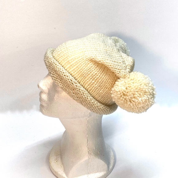 NWT Hand Knit Childs Double Pom Pom Beanie Hat with Rolled Brim Size 3-8 Years - Picture 3 of 9